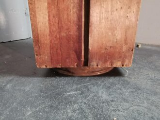 Fallschirmjäger Abwurfbehälter für Nachschub aus Holz. Originallack, ungereinigtes Stück
