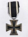 Eisernes Kreuz 2.Klasse 1914, Hersteller "J" im Bandring für Juncker, Berlin / Band oben vernäht