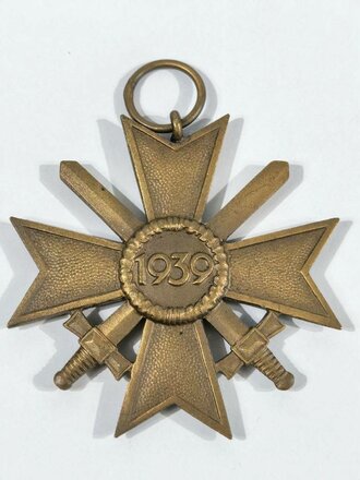 Kriegsverdienstkreuz 2. Klasse 1939 mit Schwerter/ Hersteller 72 im Bandring für " Franz Lipp, Pforzheim" mit Verleihungstüte gestempelt" Tüte unten etwas aufgerissen