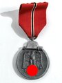 Medaille " Winterschlacht im Osten" mit Hersteller 60 im Bandring für Katz & Deyle, Pforzheim. Band oben vernäht