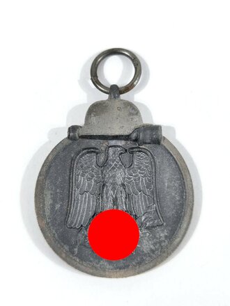 Medaille " Winterschlacht im Osten" mit Hersteller 76 im Bandring für Ernst L. Müller, Pforzheim mit passender Verleihungstüte. Seltener zu finden