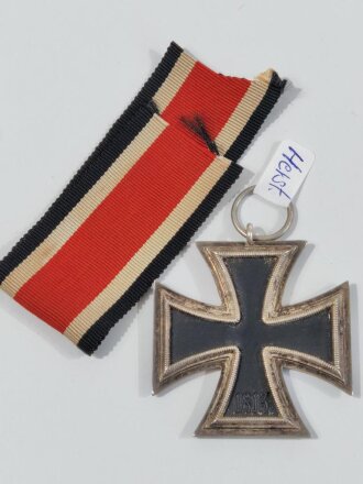 Eisernes Kreuz 2. Klasse 1939 mit Hersteller 98 im Bandring für " Rudolf Souval, Wien "  Hakenkreuz volle Schwärzung
