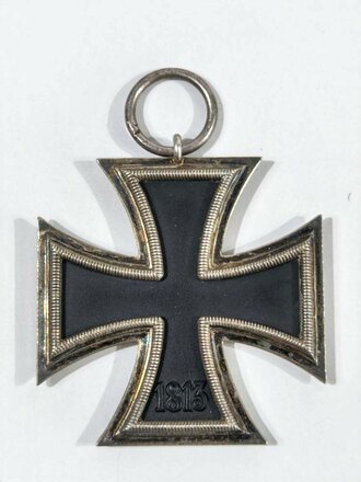 Eisernes Kreuz 2. Klasse 1939 mit Hersteller 109 im Bandring für "Walter & Henlein, Gablonz" mit passender Verleihungstüte / Hakenkreuz mit voller Schwärzung