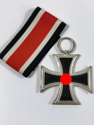 Eisernes Kreuz 2. Klasse 1939 in Schinkelform, Zarge im frostigen Zustand/ Hakenkreuz volle Schwärzung