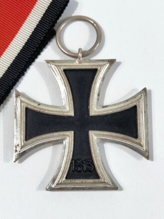 Eisernes Kreuz 2. Klasse 1939 in Schinkelform, Zarge im frostigen Zustand/ Hakenkreuz volle Schwärzung