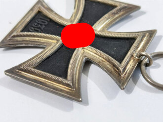 Eisernes Kreuz 2. Klasse 1939 mit Hersteller 25 im Bandring für " Arbeitsgemeinschaft der Gravuer, Gold und Silberschmiedeinnungen, Hanau a. Main " / Hakenkreuz minimal Berieben