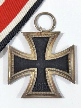 Eisernes Kreuz 2. Klasse 1939 mit Hersteller 25 im Bandring für " Arbeitsgemeinschaft der Gravuer, Gold und Silberschmiedeinnungen, Hanau a. Main " / Hakenkreuz minimal Berieben