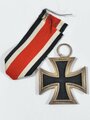 Eisernes Kreuz 2. Klasse 1939 mit Hersteller 25 im Bandring für " Arbeitsgemeinschaft der Gravuer, Gold und Silberschmiedeinnungen, Hanau a. Main " / Hakenkreuz minimal Berieben