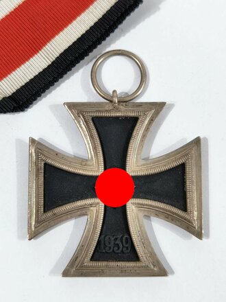 Eisernes Kreuz 2. Klasse 1939 mit Hersteller 25 im Bandring für " Arbeitsgemeinschaft der Gravuer, Gold und Silberschmiedeinnungen, Hanau a. Main " / Hakenkreuz mit voller Schwärzung