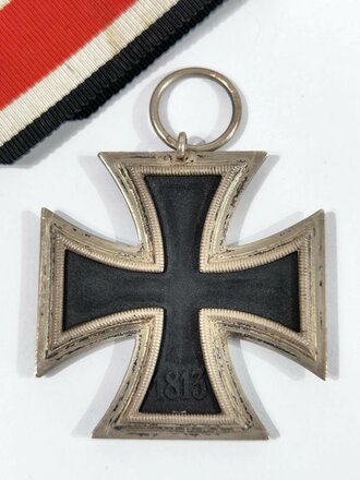 Eisernes Kreuz 2. Klasse 1939 mit Hersteller 25 im Bandring für " Arbeitsgemeinschaft der Gravuer, Gold und Silberschmiedeinnungen, Hanau a. Main " / Hakenkreuz mit voller Schwärzung