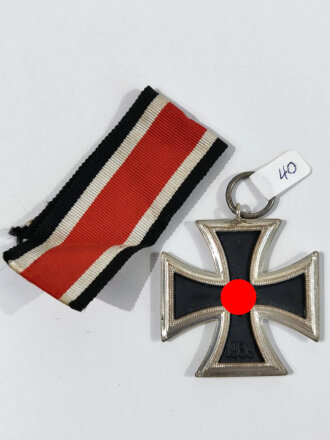 Eisernes Kreuz 2. Klasse 1939 mit Hersteller 40 im Bandring für " Berg & Nolte, Lüdenscheid (B&NL) " / Zarge im frostigen Zustand / Hakenkreuz mit voller Schwärzung