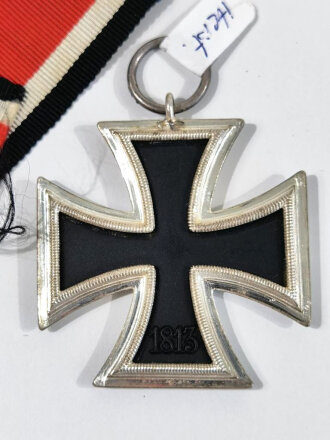 Eisernes Kreuz 2. Klasse 1939 mit Hersteller 40 im Bandring für " Berg & Nolte, Lüdenscheid (B&NL) " / Zarge im frostigen Zustand / Hakenkreuz mit voller Schwärzung