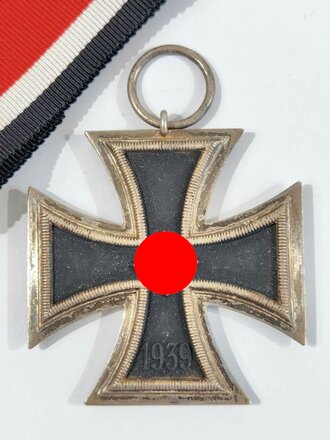 Eisernes Kreuz 2. Klasse 1939 mit Hersteller 27 im Bandring für " Anton Schenkl´s Nachfolger, Wien " selten / Hakenkreuz minimal Berieben