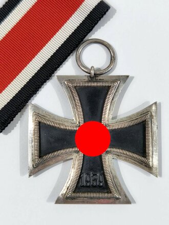 Eisernes Kreuz 2. Klasse 1939 in Übergröße... Gewicht 23,5g / 46,88mm Abmessung. Sehr seltene Variante / Hakenkreuz mit voller Schwärzung