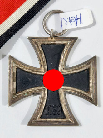 Eisernes Kreuz 2. Klasse 1939 mit Hersteller 137 im Bandring für " J.H. Werner, Berlin " sehr selten / Hakenkreuz minimal Berieben