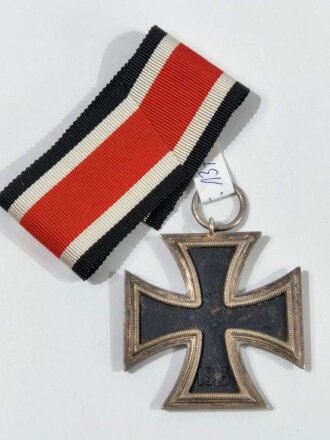 Eisernes Kreuz 2. Klasse 1939 mit Hersteller 137 im Bandring für " J.H. Werner, Berlin " sehr selten / Hakenkreuz minimal Berieben
