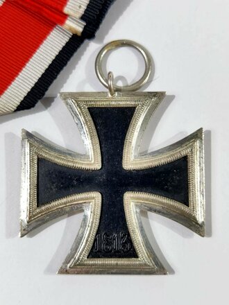 Eisernes Kreuz 2. Klasse 1939 mit Hersteller 120 im Bandring für " Franz Petzl, Wien " mit frostiger Zarge / Hakenkreuz mit voller Schwärzung