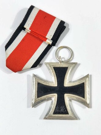 Eisernes Kreuz 2. Klasse 1939 mit Hersteller 120 im Bandring für " Franz Petzl, Wien " mit frostiger Zarge / Hakenkreuz mit voller Schwärzung