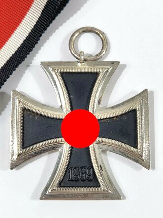 Eisernes Kreuz 2. Klasse 1939 mit Hersteller 106 im Bandring für " Brüder Schneider, Wien (BSW) "sehr guter Zustand,  Hakenkreuz mit voller Schwärzung