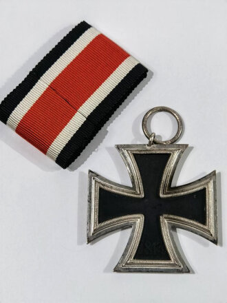 Eisernes Kreuz 2. Klasse 1939 mit Hersteller 3 im Bandring für " Wilhelm Deumer, Lüdenscheid " seltene Variante / Hakenkreuz minmal Berieben