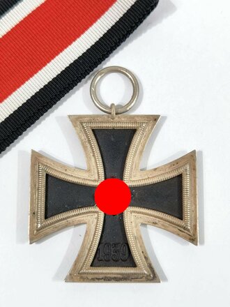 Eisernes Kreuz 2. Klasse 1939 mit Hersteller 6 im Bandring für " Fritz Zimmermann, Stuttgart " seltene Variante / Hakenkreuz mit voller Schwärzung