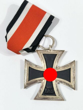 Eisernes Kreuz 2. Klasse 1939 mit Hersteller 7 im Bandring für " Paul Meybauer, Berlin " / Hakenkreuz mit voller Schwärzung