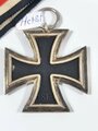 Eisernes Kreuz 2. Klasse 1939 mit Hersteller 24 im Bandring für " Arbeitsgemeinschaft der Hanauer Plakettenhersteller, Hanau " / Hakenkreuz minimal Berieben