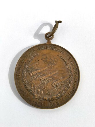 Tragbare Medaille Erinnerung an das 25. jährige bestehen des 2.Fuss. - Art.- Regmt. 1873- 1898 / Bronze / Durchmesser 39 mm