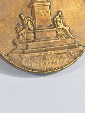 Tragbare Medaille Alfred Krupp " Industrieller, auf die Errichtung seines Denkmals in Essen, die Brustbilder von Alfred und Fr Krupp " / Bronze vergoldet / Durchmesser 42 mm