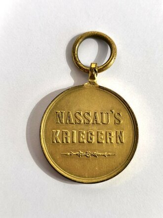 Tragbare Medaille " Juli U. August 1866 , Nassau´s Kriegern / Bronze vergoldet / Durchmesser 28 mm