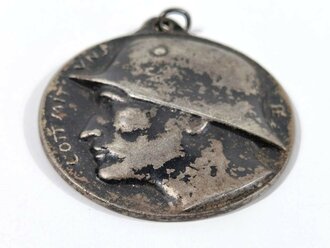 Tragbare Medaille " Gott mit uns, Die Tat ist des Deutschen Stolzes Wort 1918 " / Eisen / 45mm