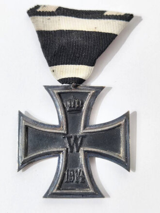 Eisernes Kreuz 2. Klasse 1914 an selbstgemachtem Dreiecksband, dieses komplett vernäht