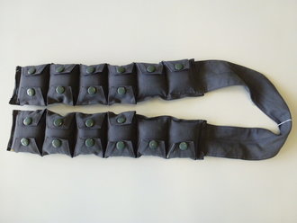 Fallschirmjäger Bandolier blau, seltene Ausführung mit eckigen Laschen.