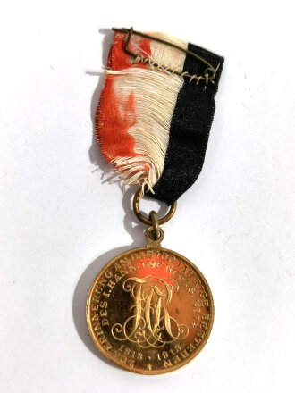 Tragbare Medaille " Zur Erinnerung an das 100. Jährige Bestehen des I. Hann.Inf. Regts. No.74 - 1813 - 1913 " am Band / 28mm