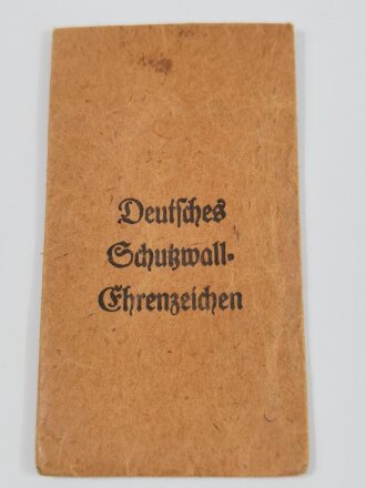 Deutsches Schutzwall- Ehrenzeichen mit Verleihungstüte " E. Schmidhäuser, Pforzheim "