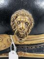 Feuerwehr Lederhelm , das Emblem mit einem Böhmischen Löwen versehen. Guter Gesamtzustand