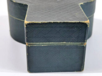 Württemberg, Paar Epauletten für einen Militärbeamten, ein kleiner Mottenschaden, sonst sehr gut erhalten. Im zugehörigen Karton