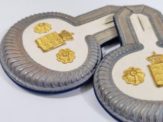 Württemberg, Paar Epauletten für einen Militärbeamten, ein kleiner Mottenschaden, sonst sehr gut erhalten. Im zugehörigen Karton