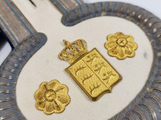 Württemberg, Paar Epauletten für einen Militärbeamten, ein kleiner Mottenschaden, sonst sehr gut erhalten. Im zugehörigen Karton