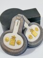 Württemberg, Paar Epauletten für einen Militärbeamten, ein kleiner Mottenschaden, sonst sehr gut erhalten. Im zugehörigen Karton