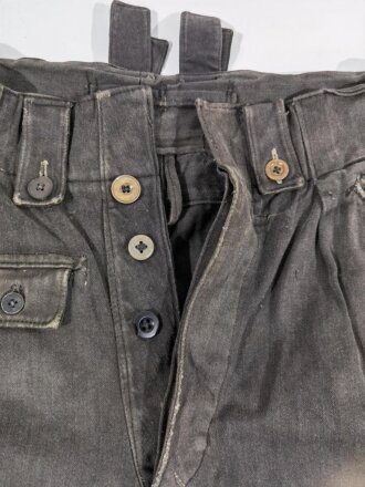 Hose für Mannschaften der Wehrmacht, vermutlich nach dem Krieg schwarz eingefärbt und weitergetragen