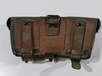 Patronentasche zum K98 Wehrmacht ( für 6 Ladestreifen). Geschwärztes Leder, datiert 1939