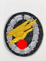 Vorläufige Besitzurkunde zum Fallschirmschützenabzeichen in Stoff, ausgestellt am 9.2.1945 in Wittstock beim Fallschirmjäger Ausbildungsregiment 2. Dazu das Abzeichen und eine Studioaufnahme des Trägers