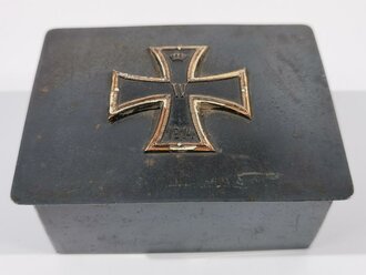 1.Weltkrieg, patriotische Aufbewahrungsdose mit Eisernem Kreuz 1914, 8 x 11 x 5cm