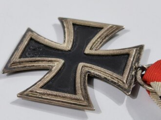 Eisernes Kreuz 2. Klasse 1939 mit Hersteller 65 im Bandring für " Klein & Quenzer, Oberstein ", Hakenkreuz  berieben