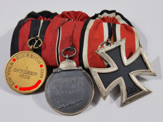 3er Ordensspange " Eisernes Kreuz 2. Klasse 1939 mit Hersteller 93 für Richard Simm & Söhne, Gablonz, Winterschlacht im Osten mit Hersteller 110 für Otto Zappe, Gablonz und Anschlussmedaille 1. Oktober 1938.