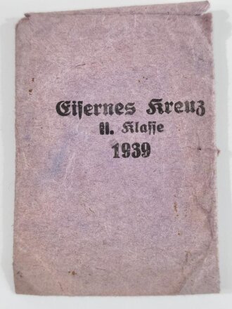 Eisernes Kreuz 2. Klasse 1939 mit Hersteller 27 im Bandring für " Anton Schenkl´s Nachfolger, Wien " mit Verleihungstüte die mit " Maria Schenkl, Wien " gestempelt, Hakenkreuz mit voller Schwärzung