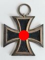 Eisernes Kreuz 2. Klasse 1939 mit Hersteller 27 im Bandring für " Anton Schenkl´s Nachfolger, Wien " mit Verleihungstüte die mit " Maria Schenkl, Wien " gestempelt, Hakenkreuz mit voller Schwärzung