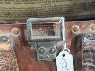1.Weltkrieg, Behälter zum Doppelfernrohr 03 von Goerz Berlin. Getragenes Stück , ein verschluss defekt