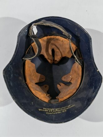 Stahlhelm Luftschutz. Emblem entfernt, ungereinigter Speicherfund85